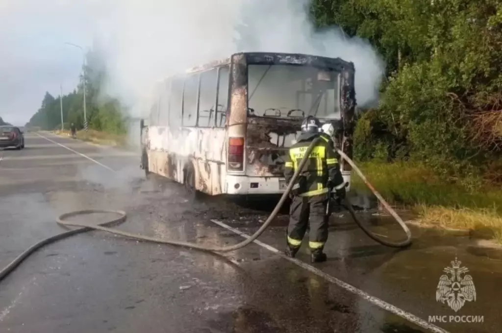 Автобус ПАЗ сгорел в Фурмановском районе Ивановской области Автобус ПАЗ сгорел в Фурмановском районе Ивановской области
