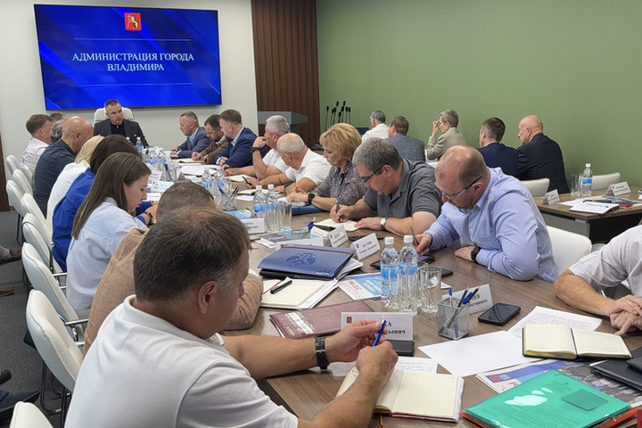 Во Владимире поручили ускорить дорожные работы на улицах Во Владимире поручили ускорить дорожные работы на улицах